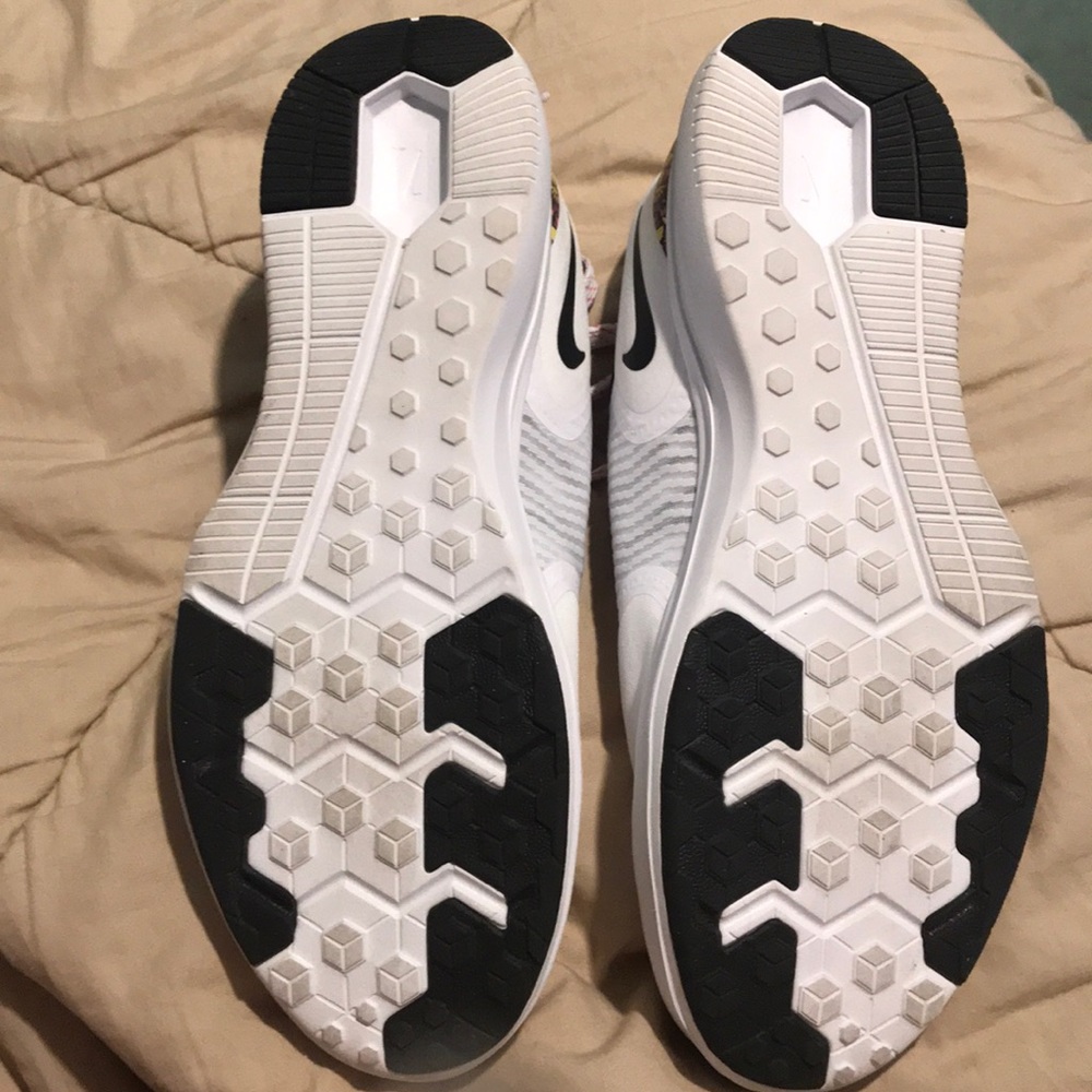 NWT NIKE SHOES - Picture 6 of 6
